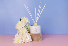 Load image into Gallery viewer, Meeraboo Paper Daisy Reed Diffuser
